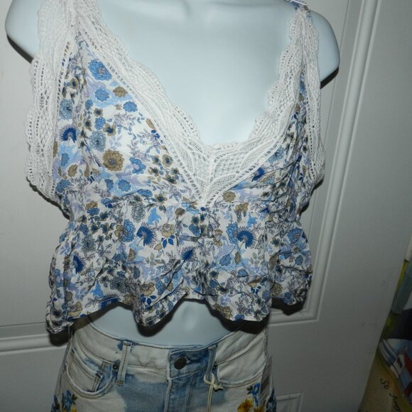 Francesca's floral print crochet trim crop top Size Large 🆕📦⌚🏃💨⚡🚚 - Picture 3 of 16
